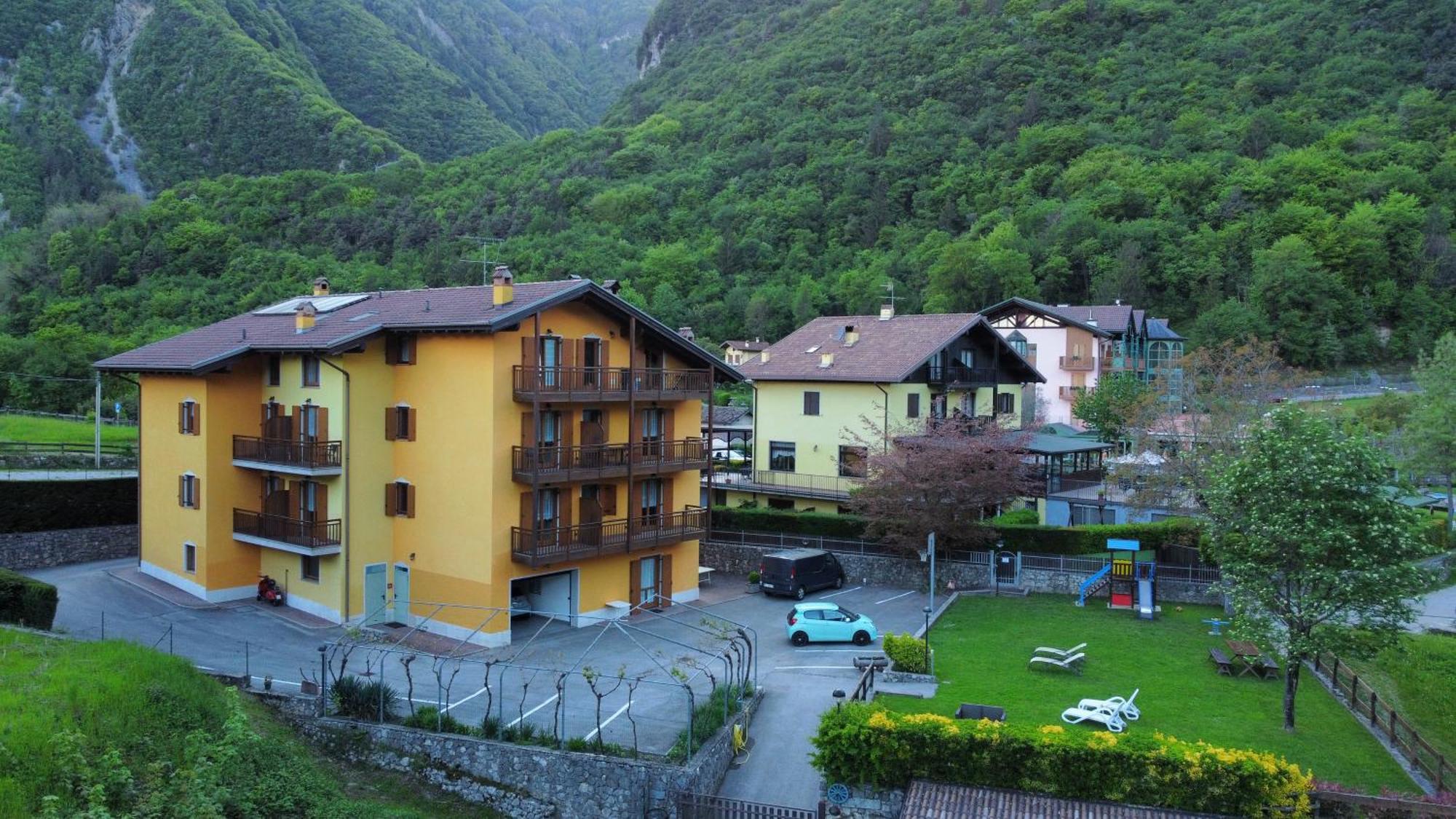 Aparthotel Residenza Arcobaleno Tenno Esterno foto