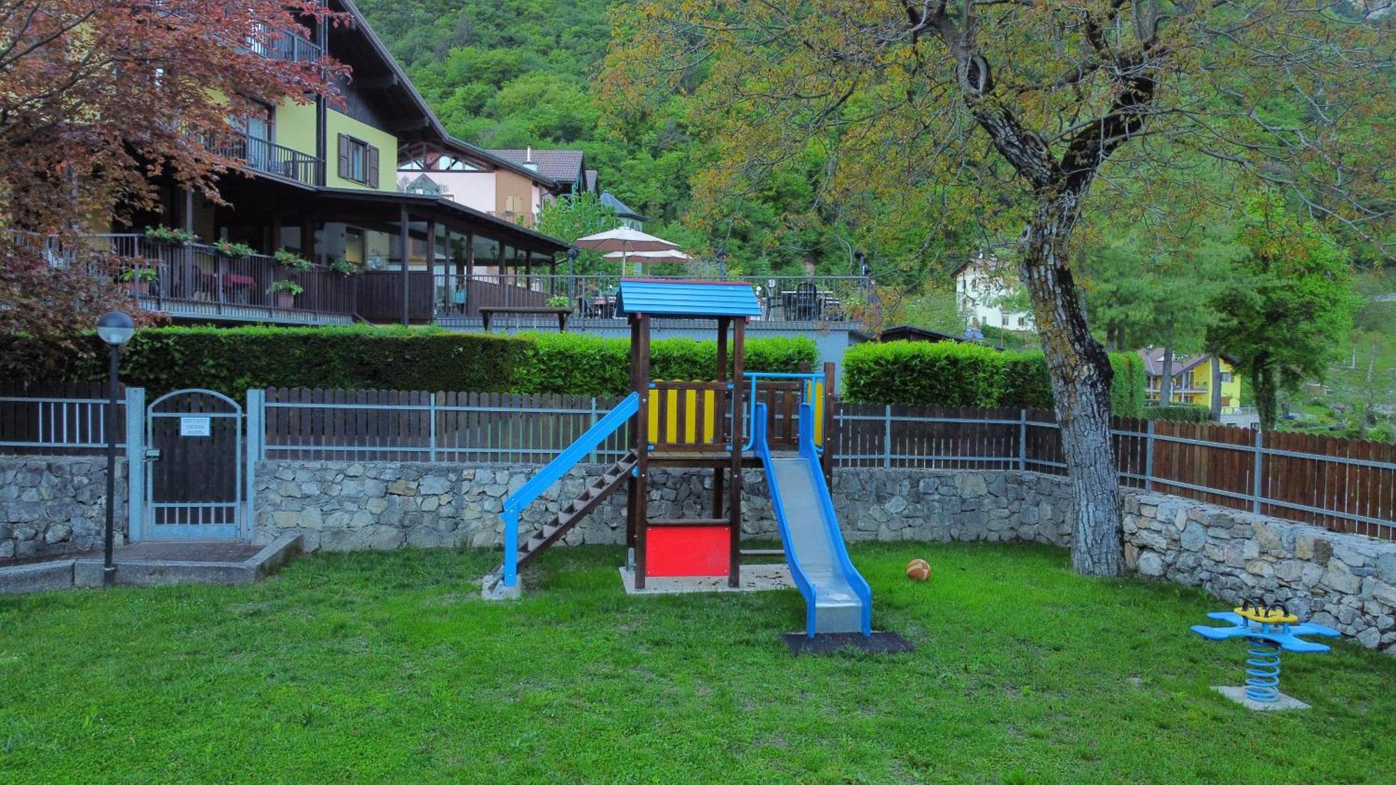 Aparthotel Residenza Arcobaleno Tenno Esterno foto